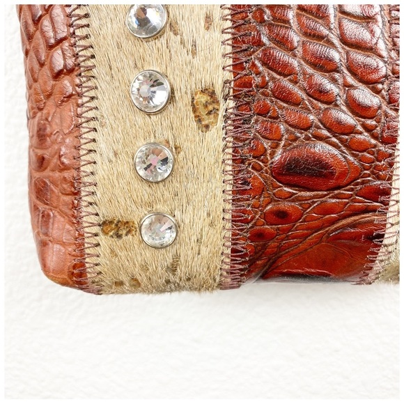 Raviani‎ Leather Croc Embossed Crossbody - Picture 3 of 9